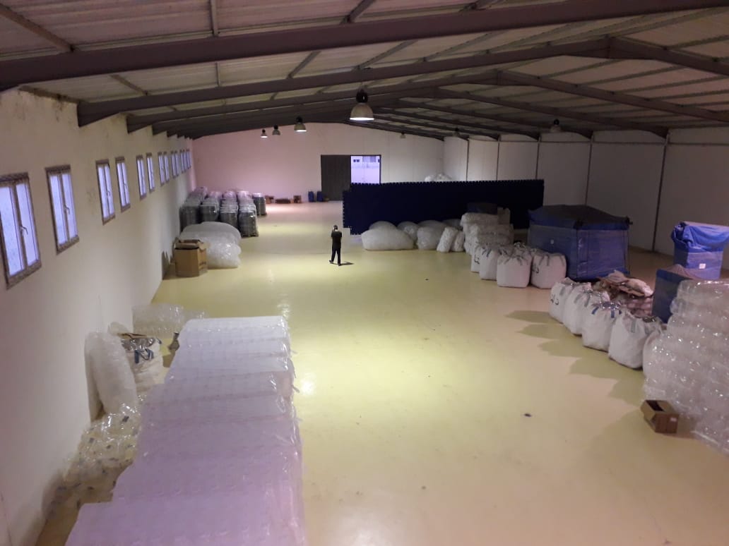 أغطية بلاستيكية